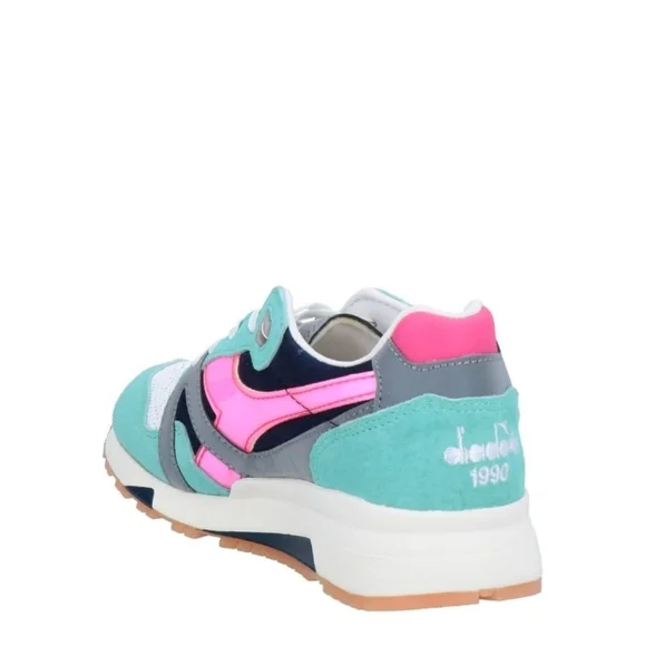 Sneakers - Picture 3 of 4